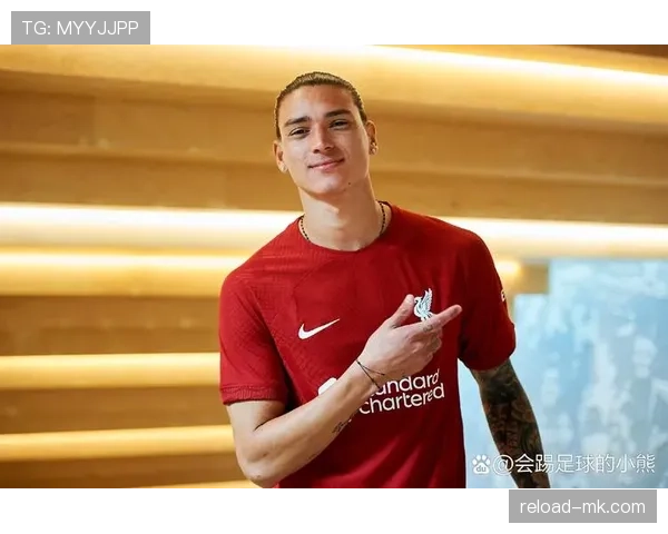 什克里尼亚尔本赛季防守表现稳健，为球队后防提供关键支撑