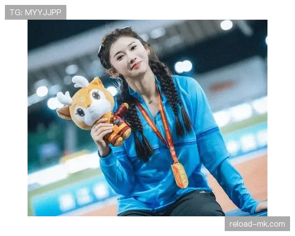 吴艳妮，跨栏像猛兽，出门拎名牌又像走秀，完全是两个世界的她